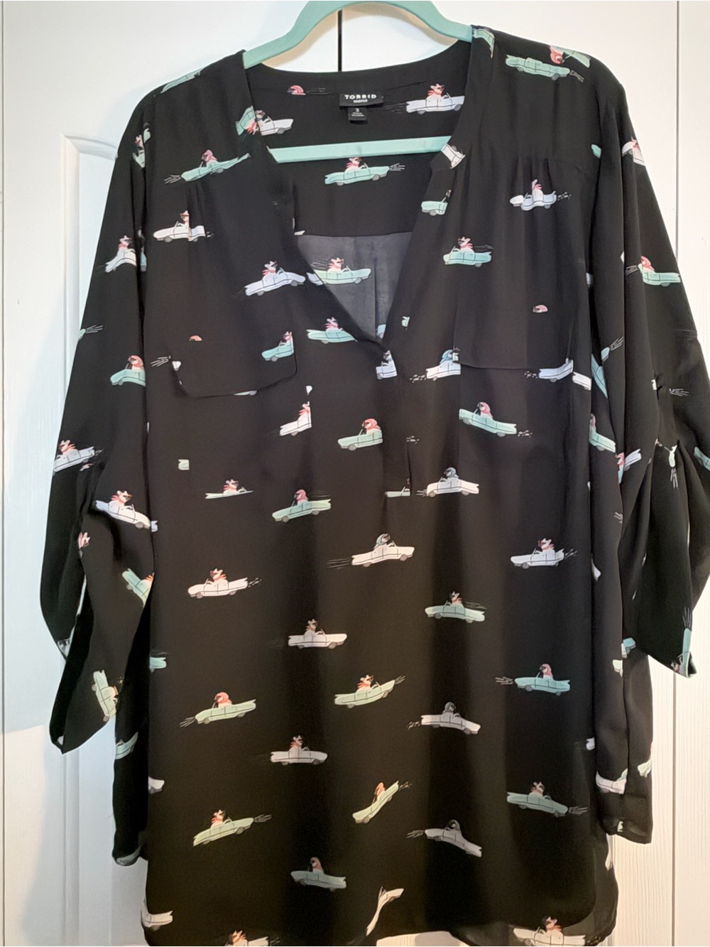 torrid size 3 Black Tunic with Mint and White Retro Car Print